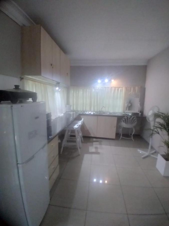 Amethyst Suites Springs  Esterno foto