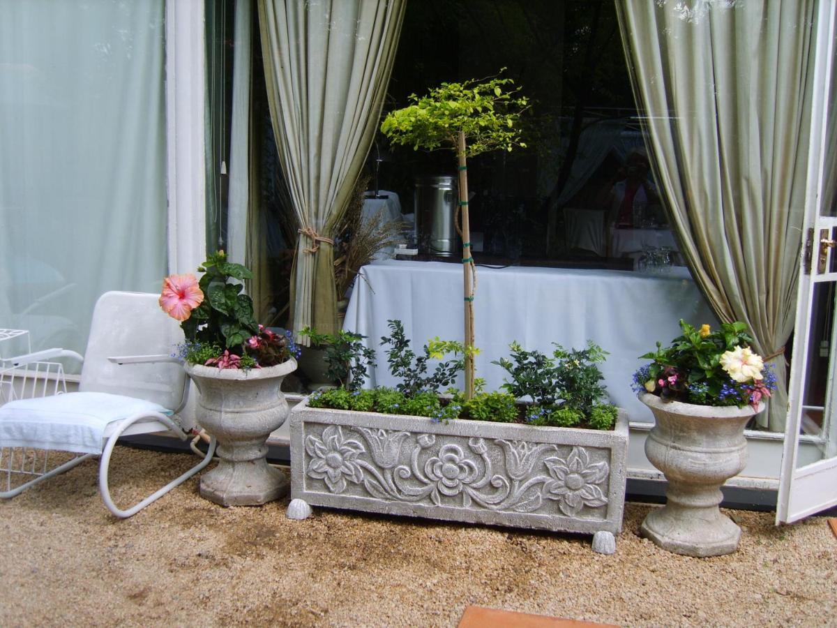 Amethyst Suites Springs  Esterno foto